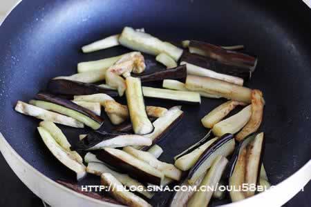 基围虾烧茄子的做法(便当菜谱)