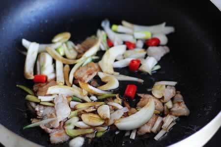 基围虾烧茄子的做法(便当菜谱)