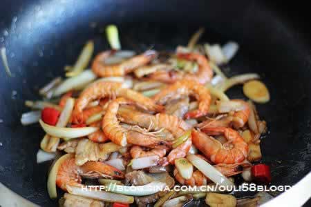 基围虾烧茄子的做法(便当菜谱)