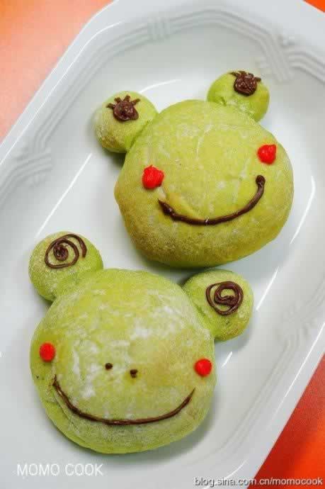 小青蛙菠菜面包的做法(早餐菜谱)