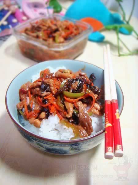 ������˿�����������ھ��䴨�˲��ף�