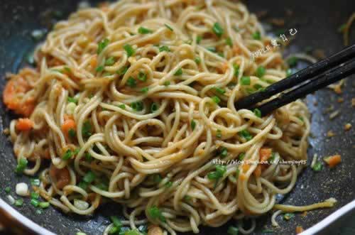 秘制炒面的做法(15分钟五星级早餐菜谱)