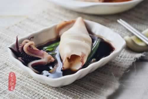 酱油鲜鱿的做法(海鲜菜谱)
