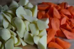 牛肋排烧土豆的做法(荤素搭配菜谱)