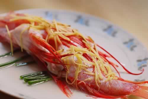 清蒸须斑的做法(海鲜菜谱)
