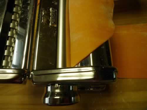 自制胡萝卜面条的做法(早餐菜谱)