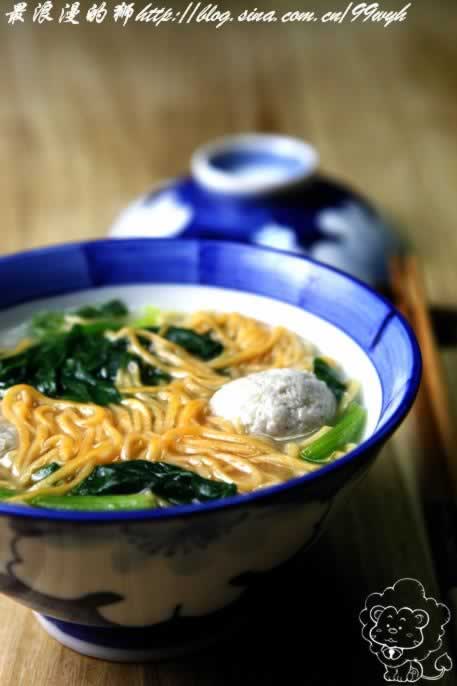 自制胡萝卜面条的做法(早餐菜谱)