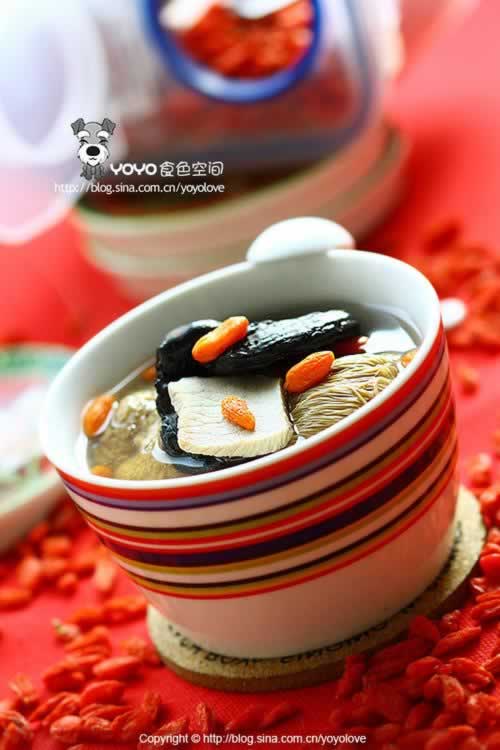 灵芝猴头菇枸杞汤的做法(营养全面滋补安神的好汤菜谱-泡发猴头菇的好方法)