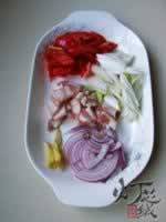 平菇炒肉的做法(荤素搭配菜谱)