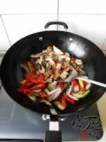 平菇炒肉的做法(荤素搭配菜谱)