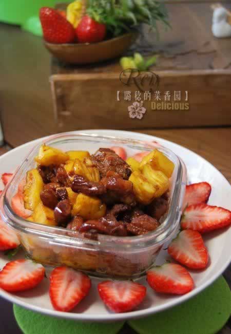 菠萝炒鸭肉粒的做法(节日水果菜)