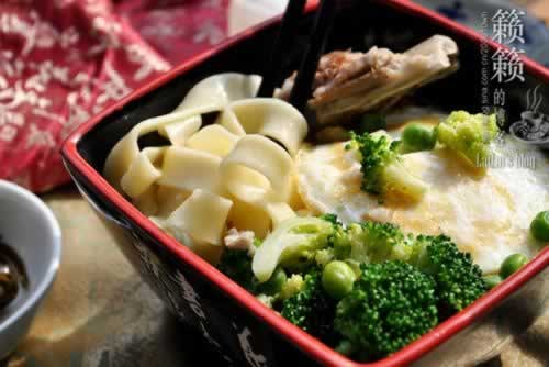 肉骨汤手擀面的做法