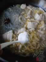 酸菜白肉炖粉条的做法