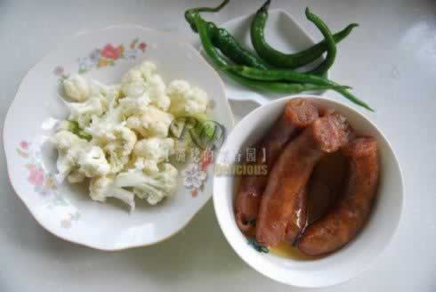 川味香肠炒花菜的做法