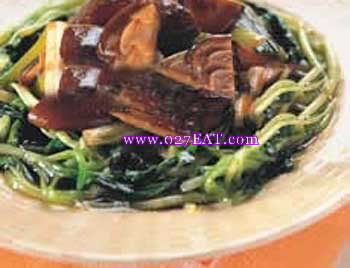 蘑菇扒豆苗_蘑菇扒豆苗的做法_图解蘑菇扒豆苗怎么做,如何做的做法