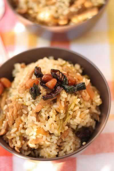 青椒榨菜肉丝煲仔饭的做法