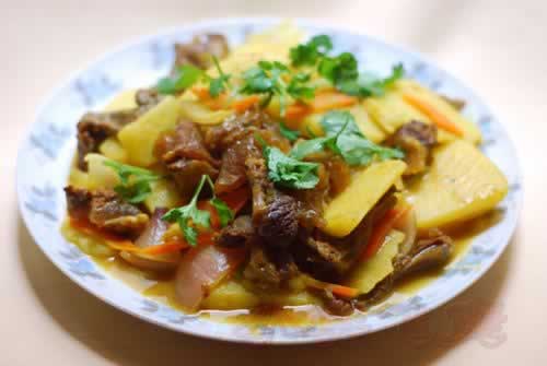 咖喱土豆炆牛腩的做法