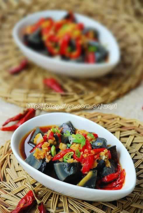 烧椒皮蛋的做法