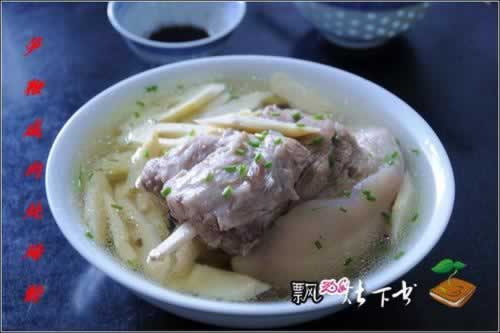 鞭笋清炖咸肉蹄髈的做法
