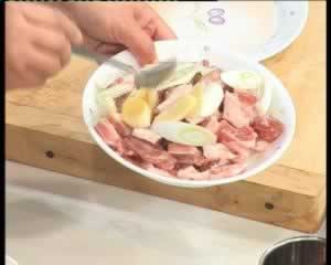 莜面鱼焖豆角和豉香月牙骨的做法