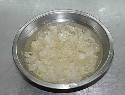 木瓜雪莲子银耳糖水的做法