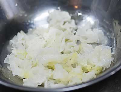 木瓜雪莲子银耳糖水的做法