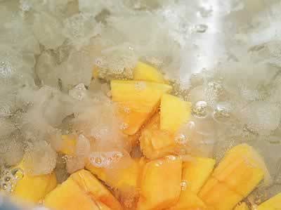 木瓜雪莲子银耳糖水的做法