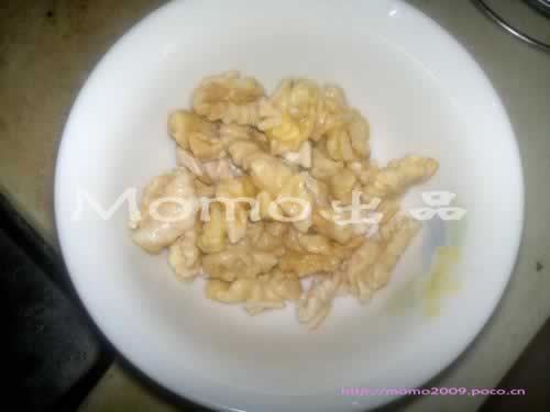 虫草花核桃猪骨汤的做法