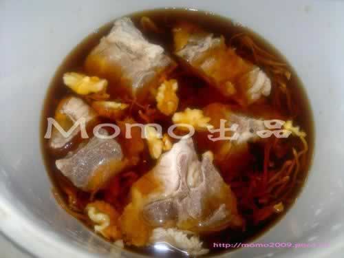 虫草花核桃猪骨汤的做法