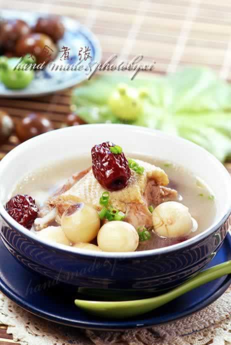 鲜莲红枣水鸭汤的做法