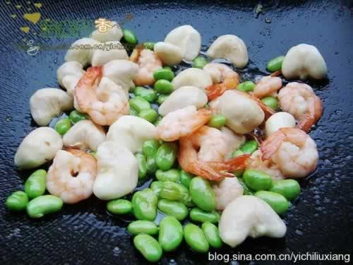 嫩菱风尾虾的做法
