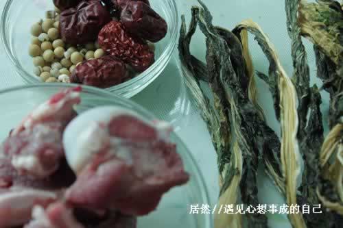 菜干黄豆煲猪盖骨的做法