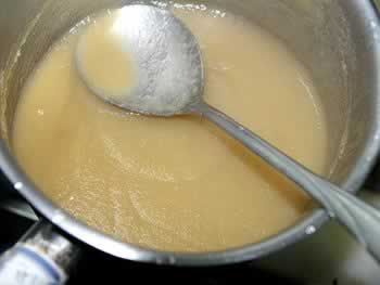 煎素鹅肝佐苹果泥的做法