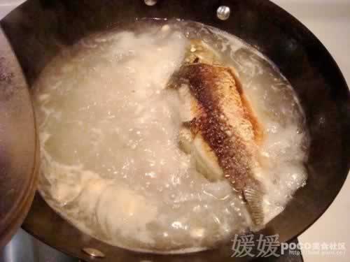 野葛菜鲫鱼汤的做法