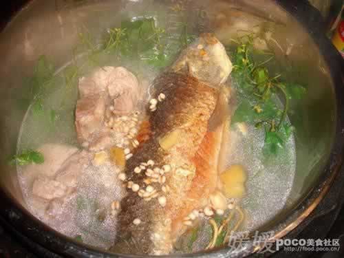 野葛菜鲫鱼汤的做法