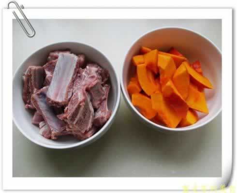 南瓜烧排骨的做法