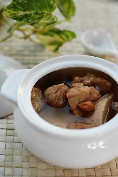 雪梨无花果杏仁猪肺汤的做法