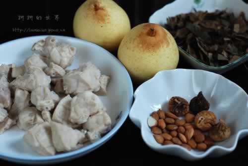 雪梨无花果杏仁猪肺汤的做法