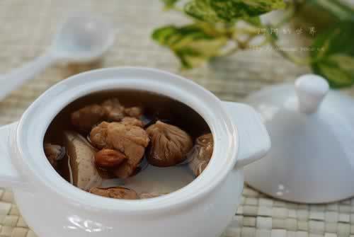 雪梨无花果杏仁猪肺汤的做法