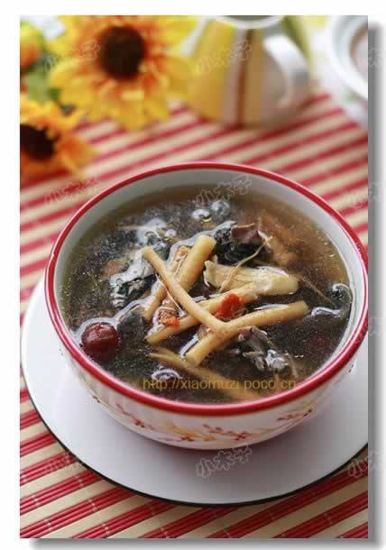 党参红枣炖乌鸡的做法