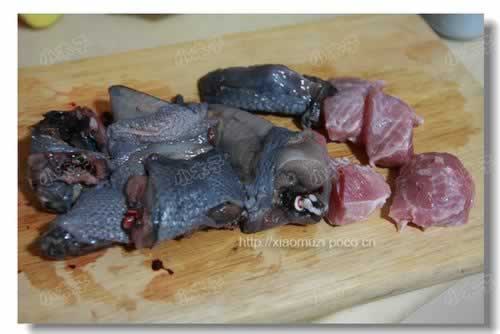 党参红枣炖乌鸡的做法