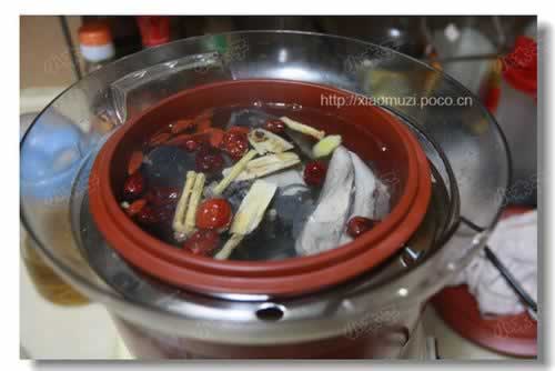 党参红枣炖乌鸡的做法