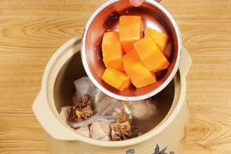 雪山灵菇煲鸡汤的做法