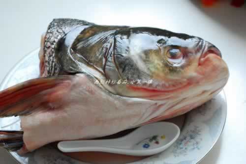 核桃鱼头豆腐汤的做法