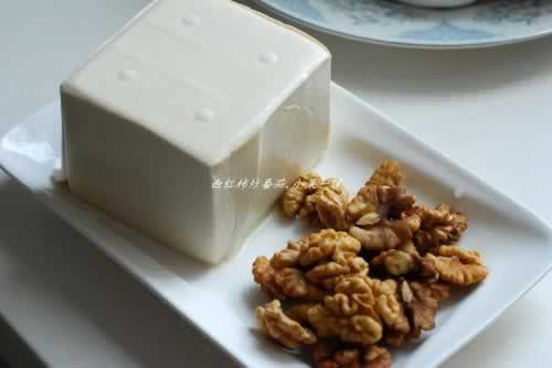 核桃鱼头豆腐汤的做法