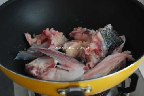 核桃鱼头豆腐汤的做法