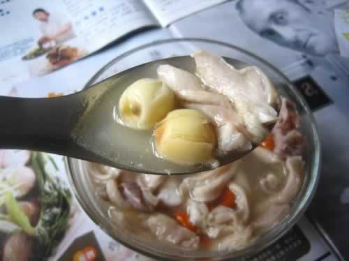 莲子猪肚汤的做法