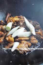 小鸡炖蘑菇的做法