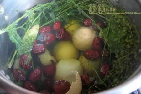 地菜花煮鸡蛋的做法