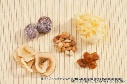 海底椰圆肉双杏雪耳煲苹果的做法